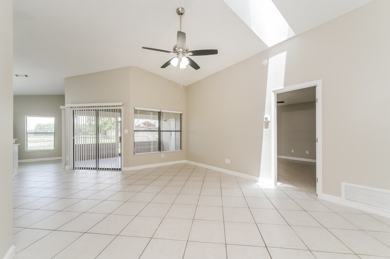 2,620/Mo, 3422 Burlington Dr Orlando, FL 32837 Living Room View