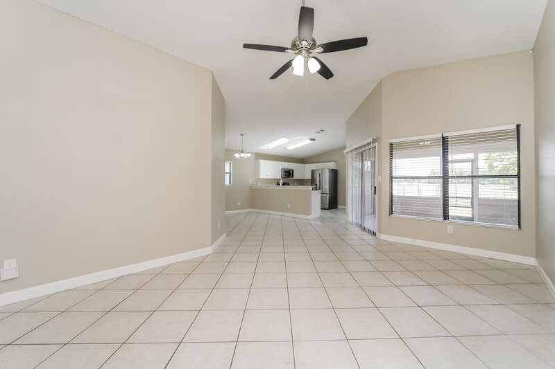2,620/Mo, 3422 Burlington Dr Orlando, FL 32837 Living Room View 2