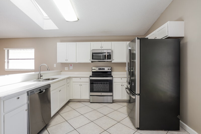 3,710/Mo, 3422 Burlington Dr Orlando, FL 32837 Kitchen View