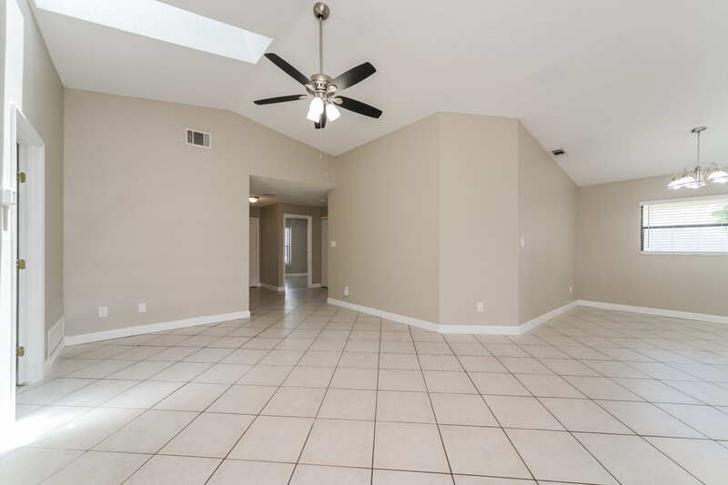 2,620/Mo, 3422 Burlington Dr Orlando, FL 32837 Living Room View 3