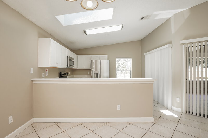 3,710/Mo, 3422 Burlington Dr Orlando, FL 32837 Kitchen View 2