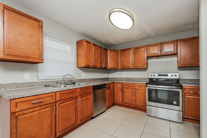 2,185/Mo, 4876 Jamaica Ln Kissimmee, FL 34746 Kitchen View