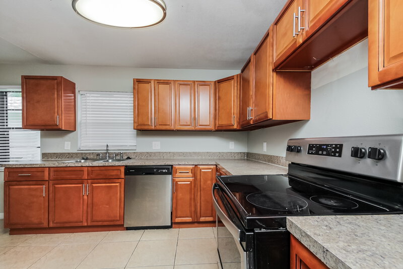 2,185/Mo, 4876 Jamaica Ln Kissimmee, FL 34746 Kitchen View 2
