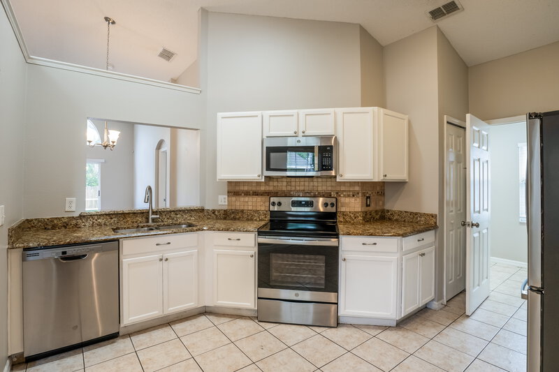 2,405/Mo, 7920 Oakstone Ct Orlando, FL 32822 Kitchen View 2