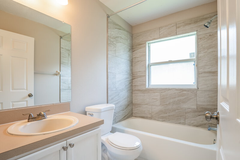 2,405/Mo, 7920 Oakstone Ct Orlando, FL 32822 Bathroom View