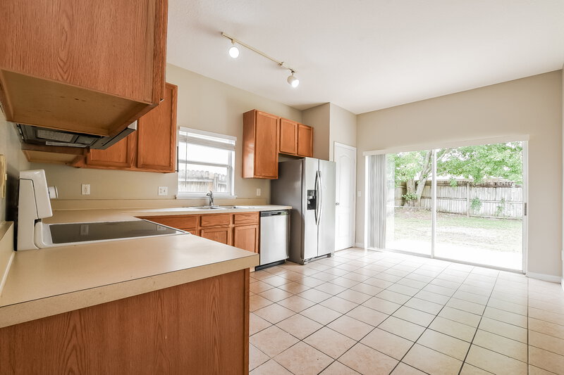 2,190/Mo, 10531 Leader Ln Orlando, FL 32825 Kitchen View