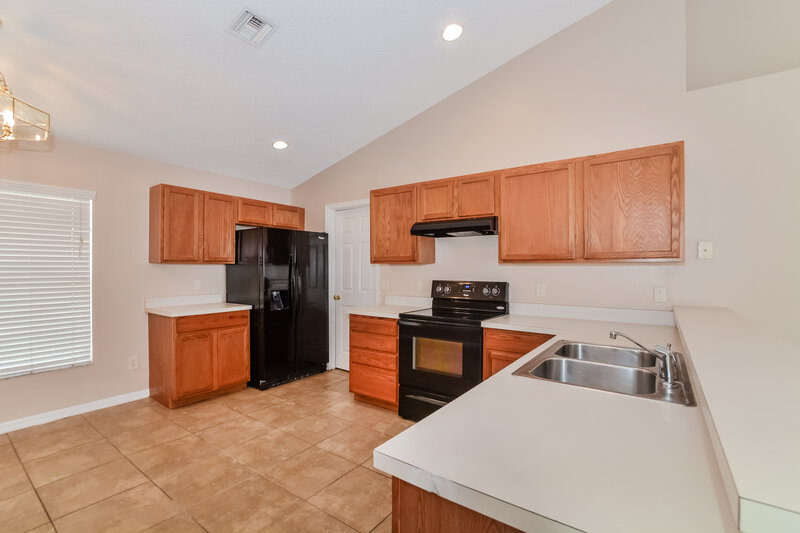 2,225/Mo, 310 Country Lakes Cir Groveland, FL 34736 Kitchen View