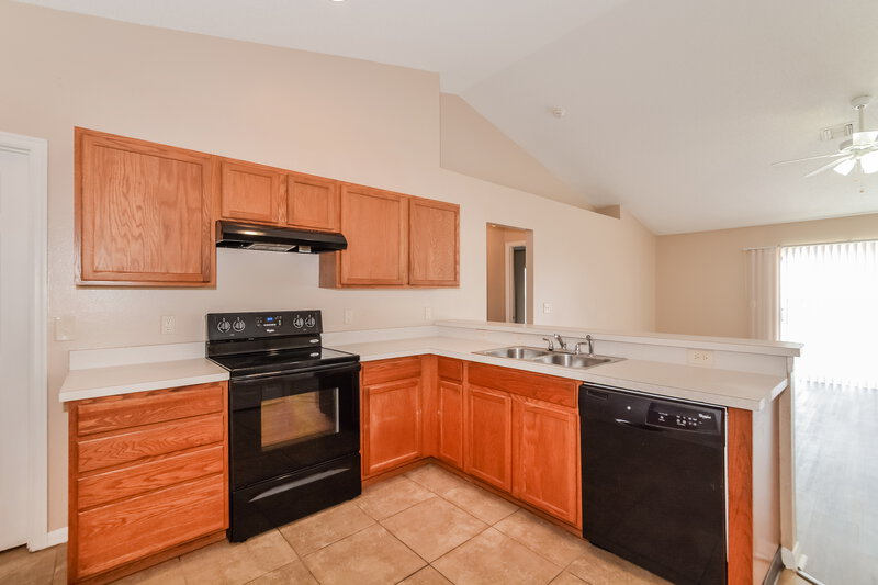 2,225/Mo, 310 Country Lakes Cir Groveland, FL 34736 Kitchen View 2
