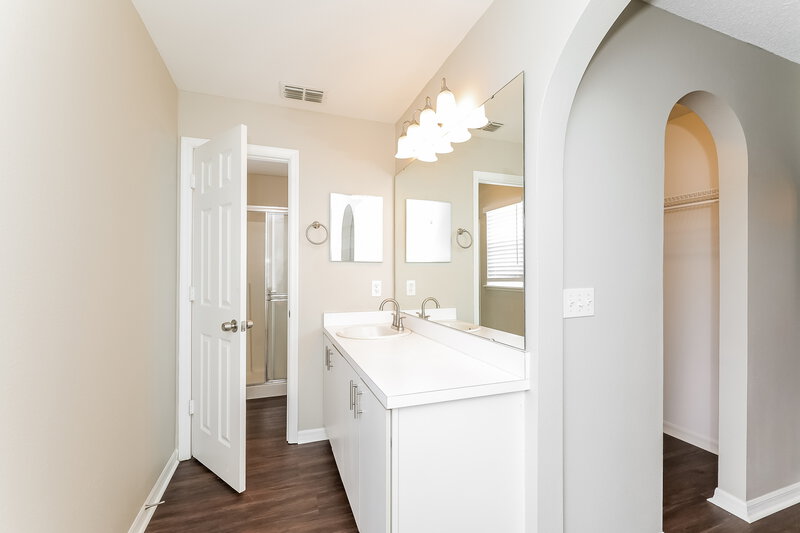 3,200/Mo, 907 Gateshead Ct Kissimmee, FL 34758 Main Bathroom View