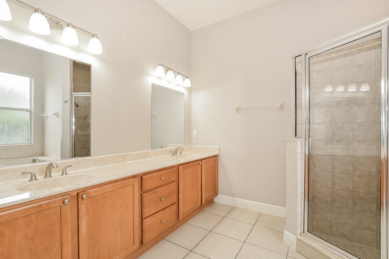 2,560/Mo, 1174 Green Vista Cir Apopka, FL 32712 Main Bathroom View 2