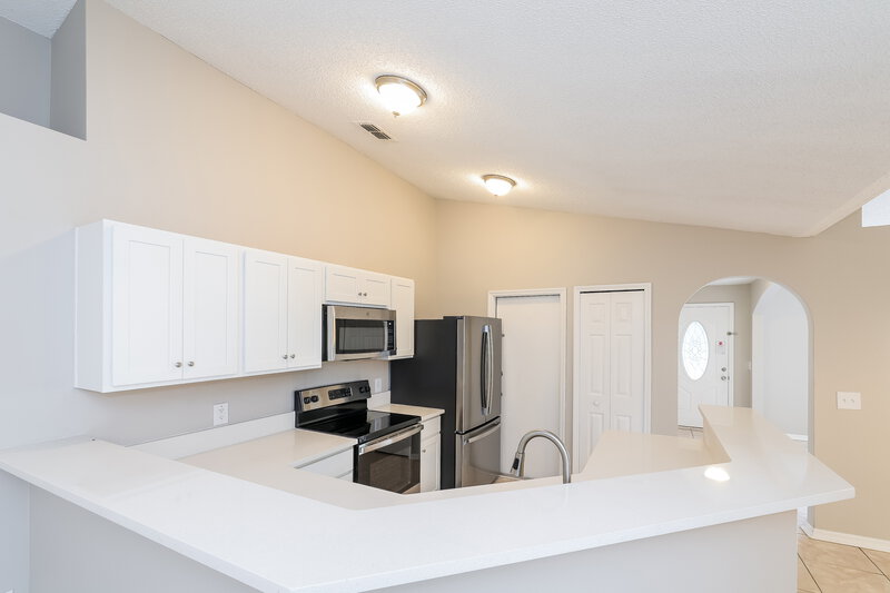 1,940/Mo, 5 Sequoia Way Kissimmee, FL 34758 Kitchen View 2
