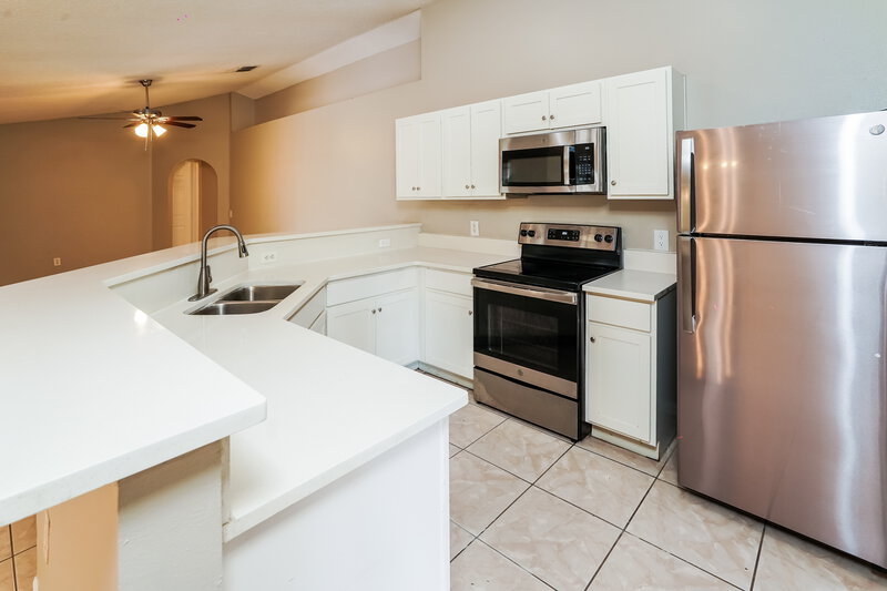 1,960/Mo, 5 Sequoia Way Kissimmee, FL 34758 Kitchen View 2