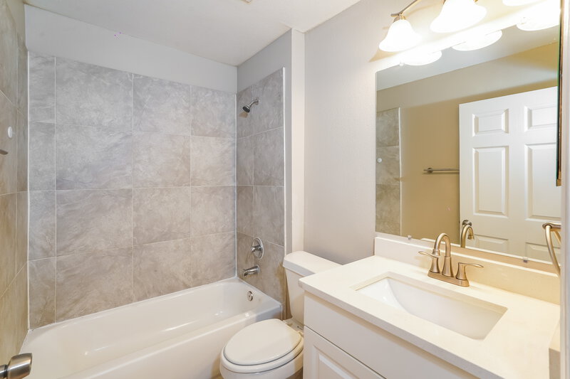 1,960/Mo, 5 Sequoia Way Kissimmee, FL 34758 Bathroom View 2