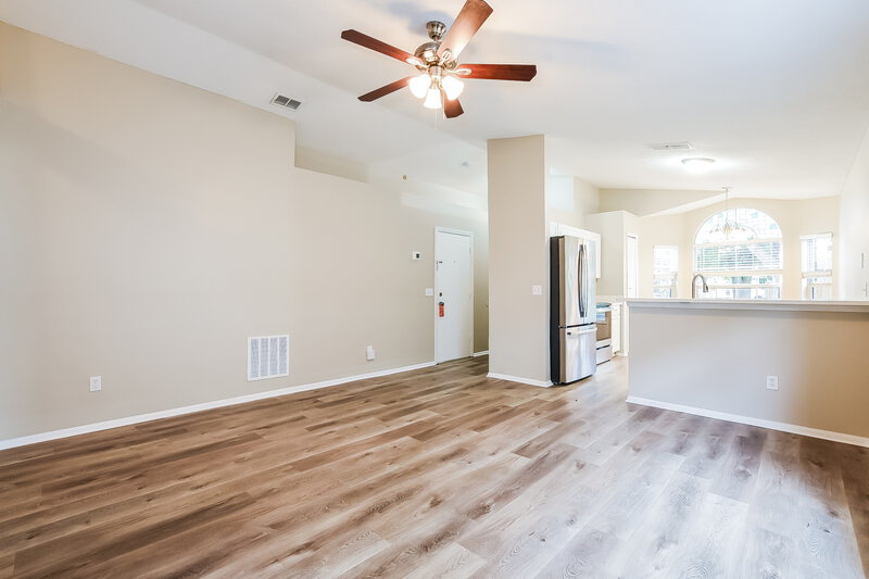 2,110/Mo, 1632 Chatham Cir Apopka, FL 32703 Living Room View