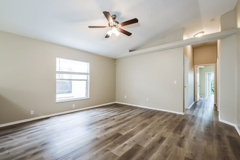 2,110/Mo, 1632 Chatham Cir Apopka, FL 32703 Living Room View 2