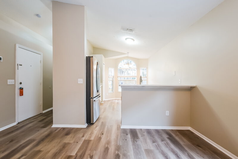 2,110/Mo, 1632 Chatham Cir Apopka, FL 32703 Living Room View 3