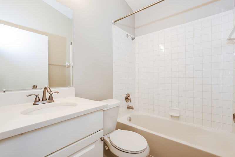 2,110/Mo, 1632 Chatham Cir Apopka, FL 32703 Bathroom View