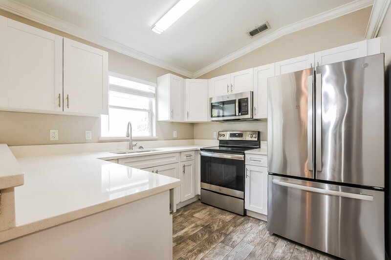 2,425/Mo, 2845 Falling Tree Cir Orlando, FL 32837 Kitchen View