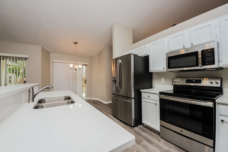 2,390/Mo, 814 Wil O Wik Dr Casselberry, FL 32707 Kitchen View 2