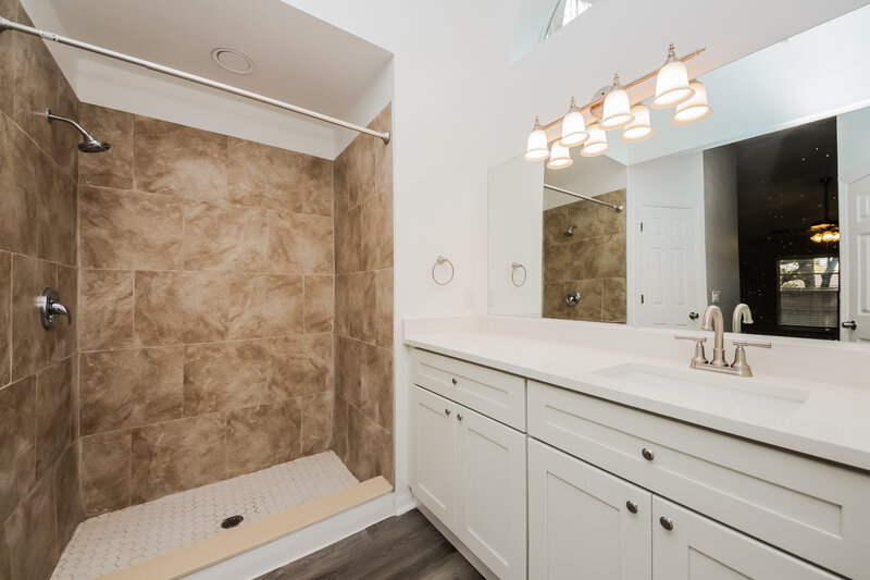 2,390/Mo, 814 Wil O Wik Dr Casselberry, FL 32707 Main Bathroom View