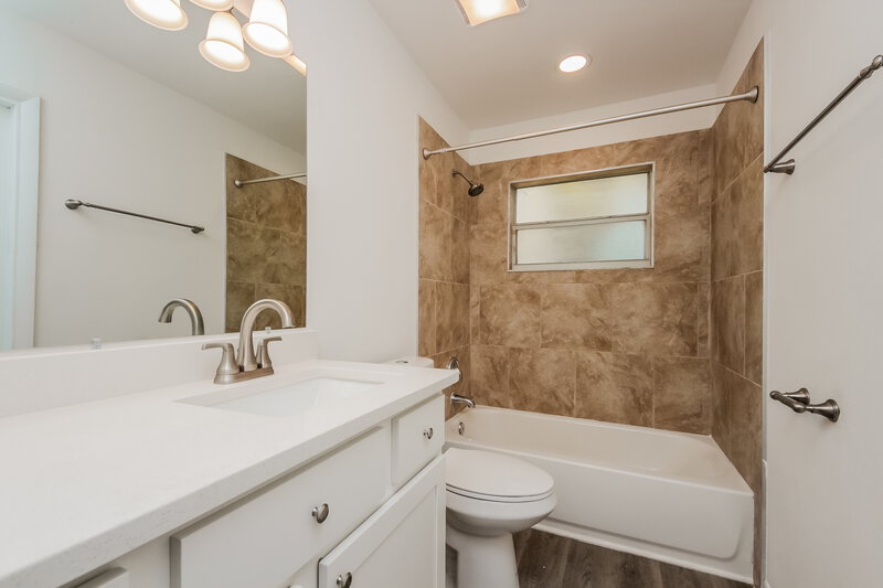 2,390/Mo, 814 Wil O Wik Dr Casselberry, FL 32707 Bathroom View