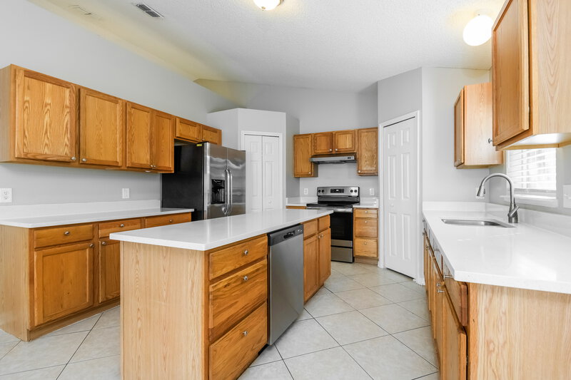 1,785/Mo, 225 Cranbrook Dr Kissimmee, FL 34758 Kitchen View