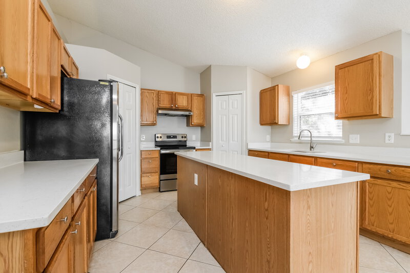 1,785/Mo, 225 Cranbrook Dr Kissimmee, FL 34758 Kitchen View 2