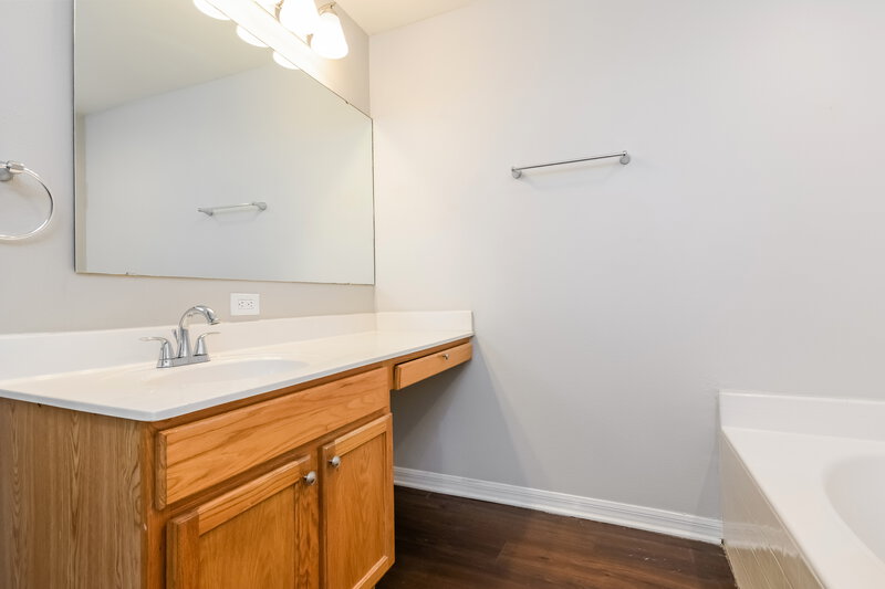 1,785/Mo, 225 Cranbrook Dr Kissimmee, FL 34758 Main Bathroom View