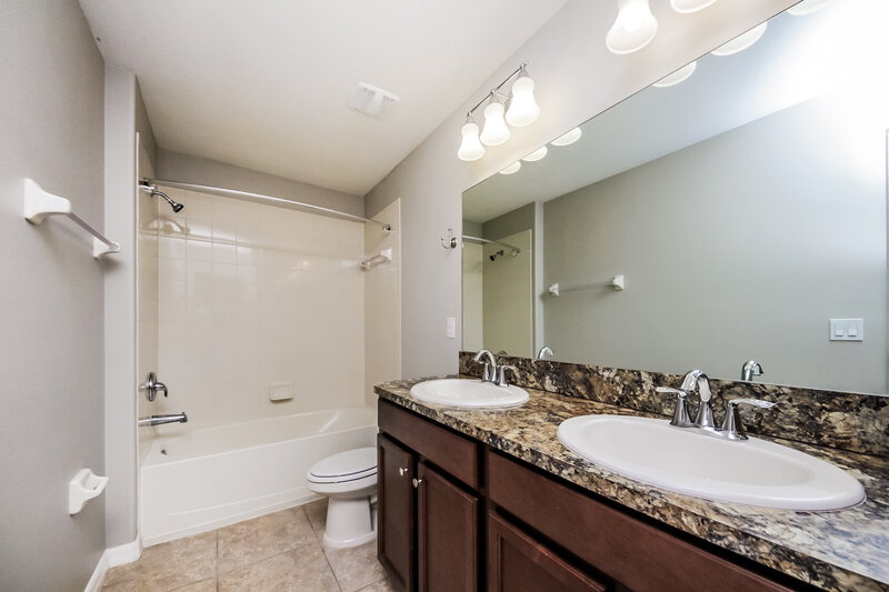 2,545/Mo, 6822 Butterfly Dr Harmony, FL 34773 Bathroom View