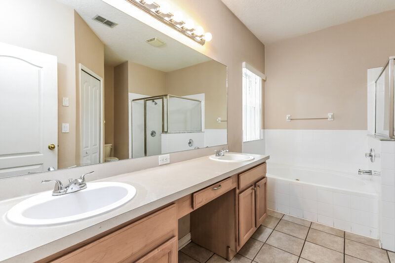 2,175/Mo, 1214 Reagans Reserve Blvd Apopka, FL 32712 Main Bathroom View