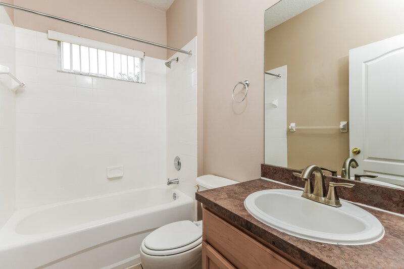 2,175/Mo, 1214 Reagans Reserve Blvd Apopka, FL 32712 Bathroom View