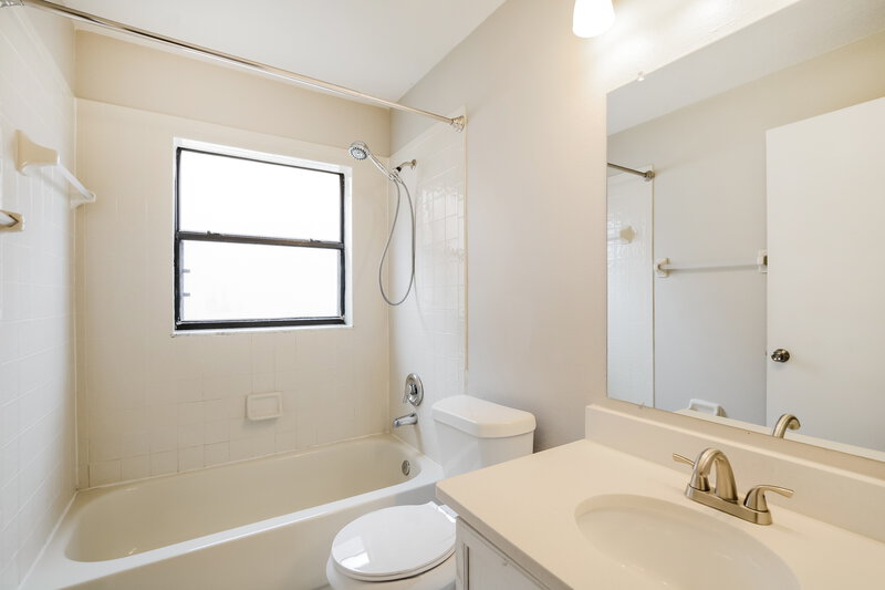 2,495/Mo, 2630 Cahill Way Lake Mary, FL 32746 Bathroom View