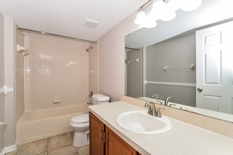 1,935/Mo, 963 Alsace Dr Kissimmee, FL 34759 Bathroom View 2