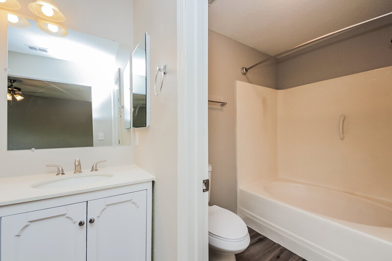 2,125/Mo, 2040 Big Buck Dr Saint Cloud, FL 34772 Main Bathroom View