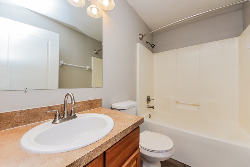 2,125/Mo, 2040 Big Buck Dr Saint Cloud, FL 34772 Bathroom View