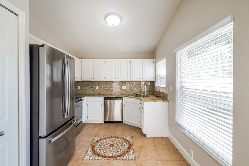 2,175/Mo, 348 Breezeway Dr Apopka, FL 32712 Kitchen View