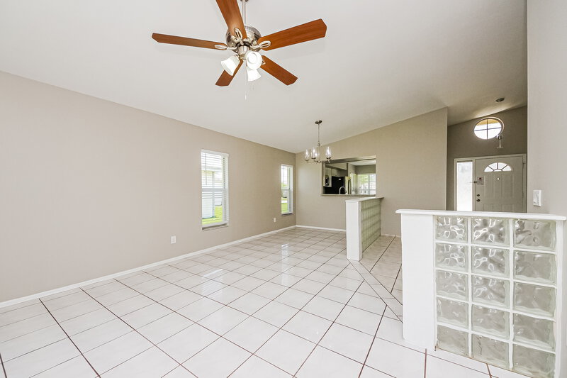 2,120/Mo, 1011 Ocala Woods Ln Orlando, FL 32824 Living Room View 2