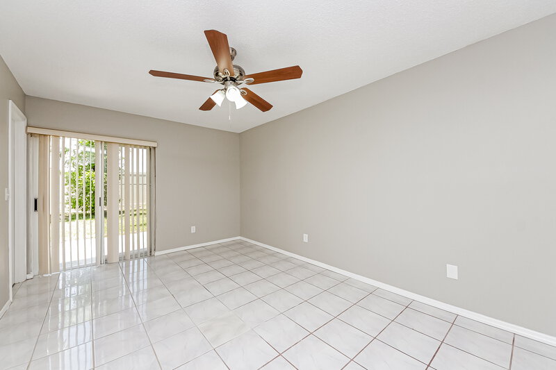 2,120/Mo, 1011 Ocala Woods Ln Orlando, FL 32824 Main Bedroom View