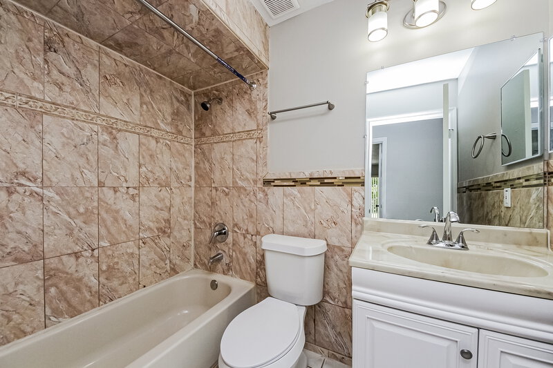 2,120/Mo, 1011 Ocala Woods Ln Orlando, FL 32824 Bathroom View