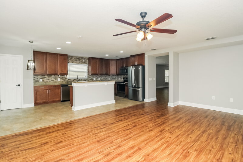 2,190/Mo, 1920 Strathmore Cir Mount Dora, FL 32757 Living Room View