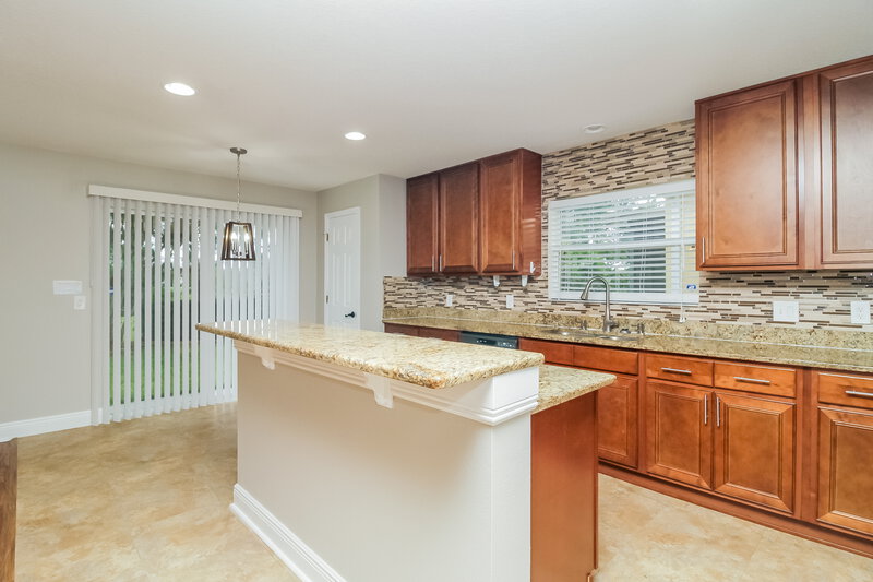 2,190/Mo, 1920 Strathmore Cir Mount Dora, FL 32757 Kitchen View