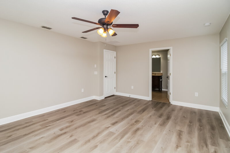 2,190/Mo, 1920 Strathmore Cir Mount Dora, FL 32757 Main Bedroom View