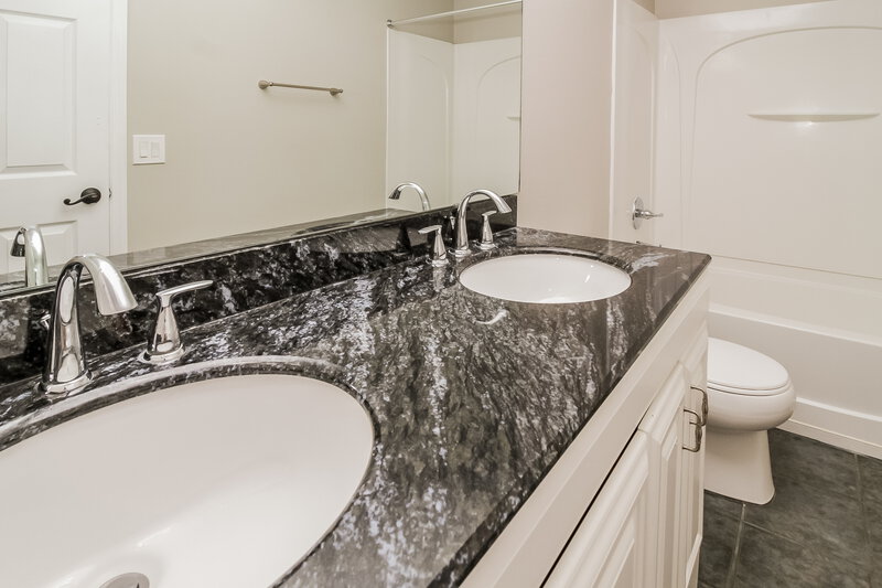 2,190/Mo, 1920 Strathmore Cir Mount Dora, FL 32757 Bathroom View