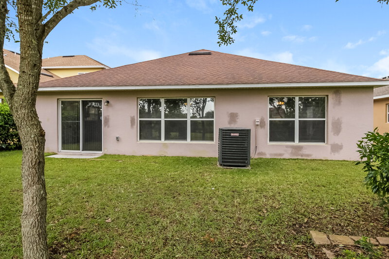 2,190/Mo, 1920 Strathmore Cir Mount Dora, FL 32757 Rear View
