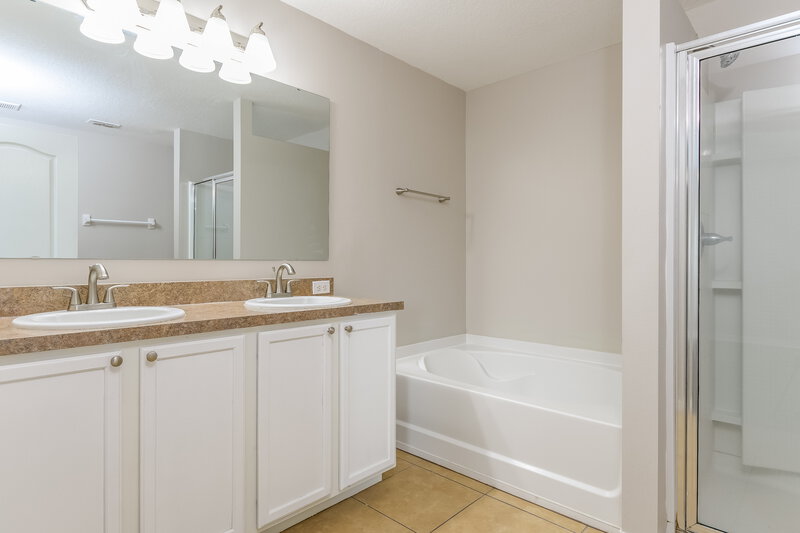 2,395/Mo, 4911 Windbourne Way Saint Cloud, FL 34772 Main Bathroom View