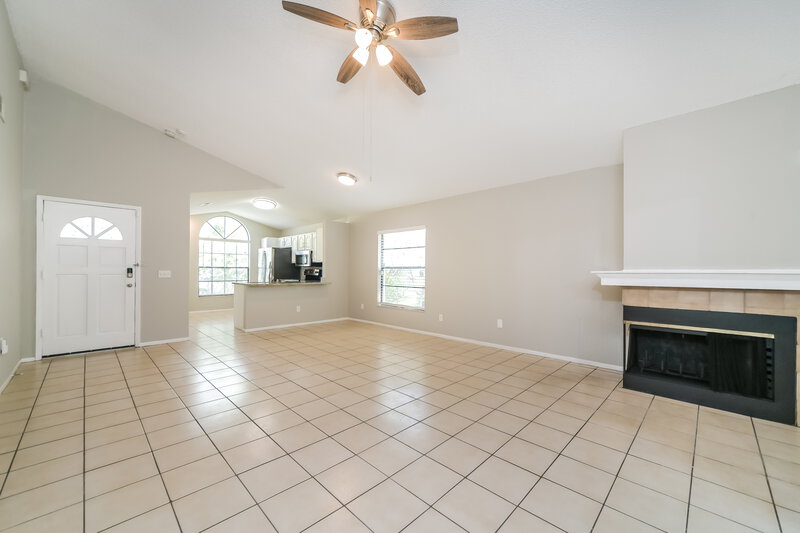 2,295/Mo, 1422 Julip Dr Orlando, FL 32825 Living Room View 3