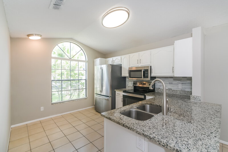 2,295/Mo, 1422 Julip Dr Orlando, FL 32825 Kitchen View