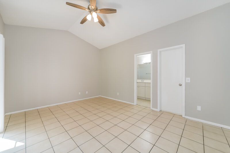 2,295/Mo, 1422 Julip Dr Orlando, FL 32825 Main Bedroom View