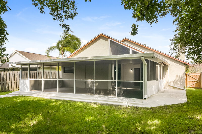 2,295/Mo, 1422 Julip Dr Orlando, FL 32825 Rear View