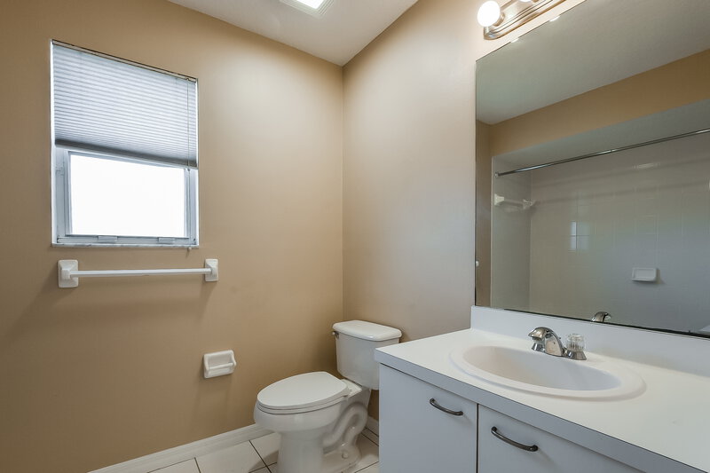 2,425/Mo, 500 Tuten Trl Orlando, FL 32828 Bathroom View